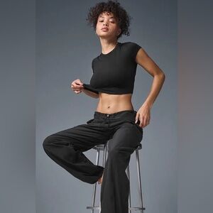 NWT Alo Crop Finesse Short Sleeve Top 🖤